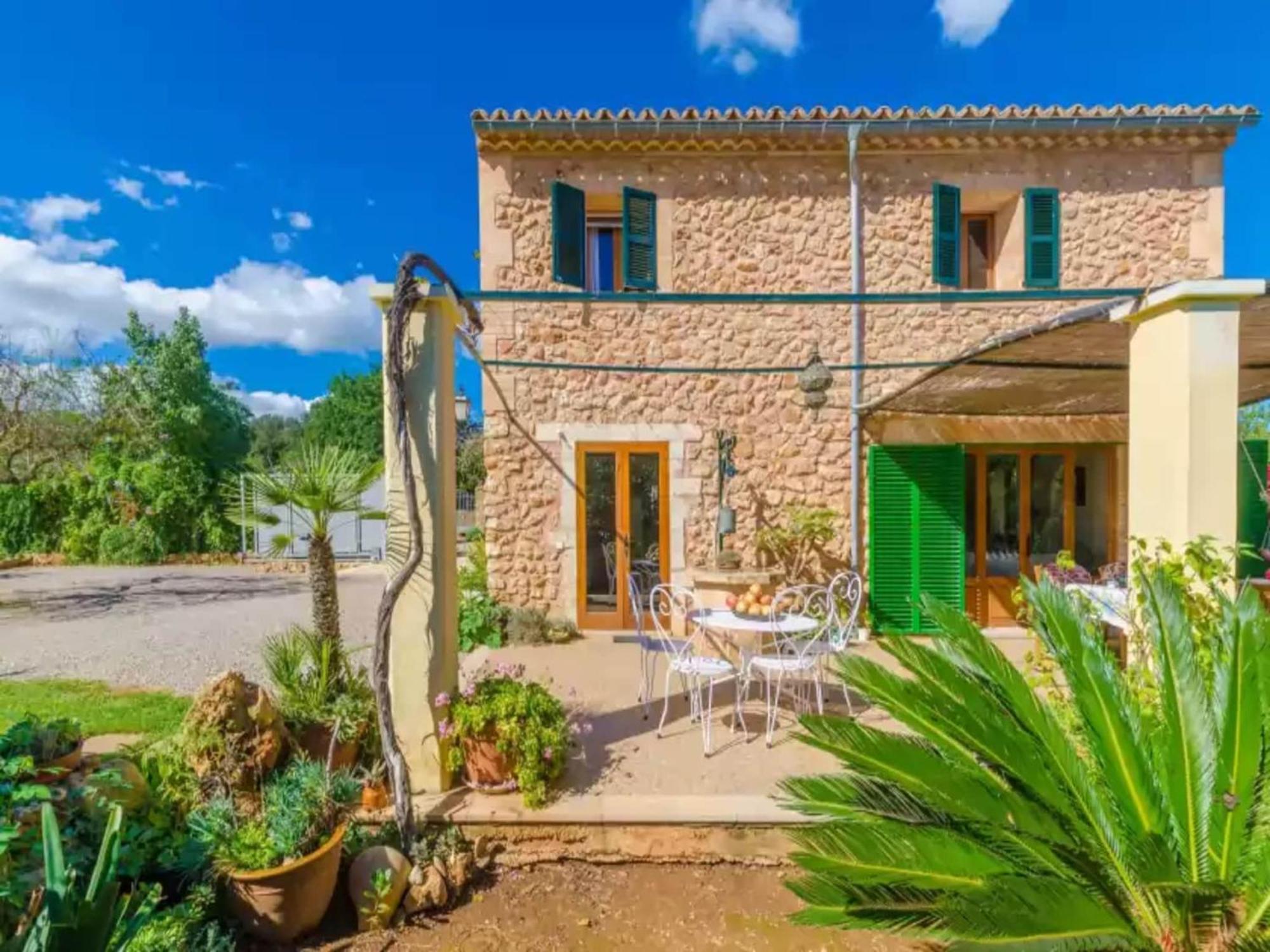 Magnificent With Exterior Parking Villa