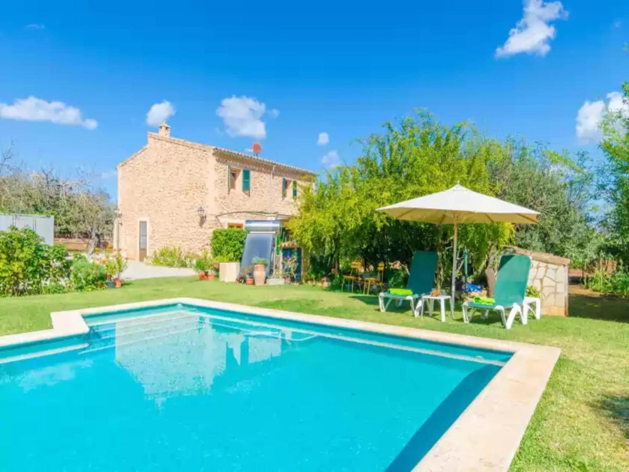 Magnificent With Exterior Parking Villa *